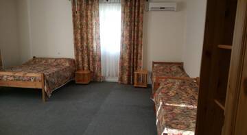 Фото номера Четырехместный номер с балконом Гостевой дом Guesthouse Bagyra г. Вардане 12