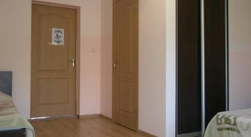 Фото номера Трехместный номер с балконом Гостиница Guest House U Yarika г. Вардане 9