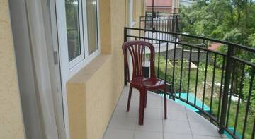 Фото номера Трехместный номер с балконом Гостиница Guest House U Yarika г. Вардане 10