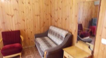 Фото номера Трехместный номер  Гостиница Oasis Guest House г. Вардане 2