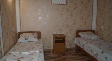 Фото номера Трехместный номер с ванной комнатой Гостиница Guest House Apelsin г. Вардане 3